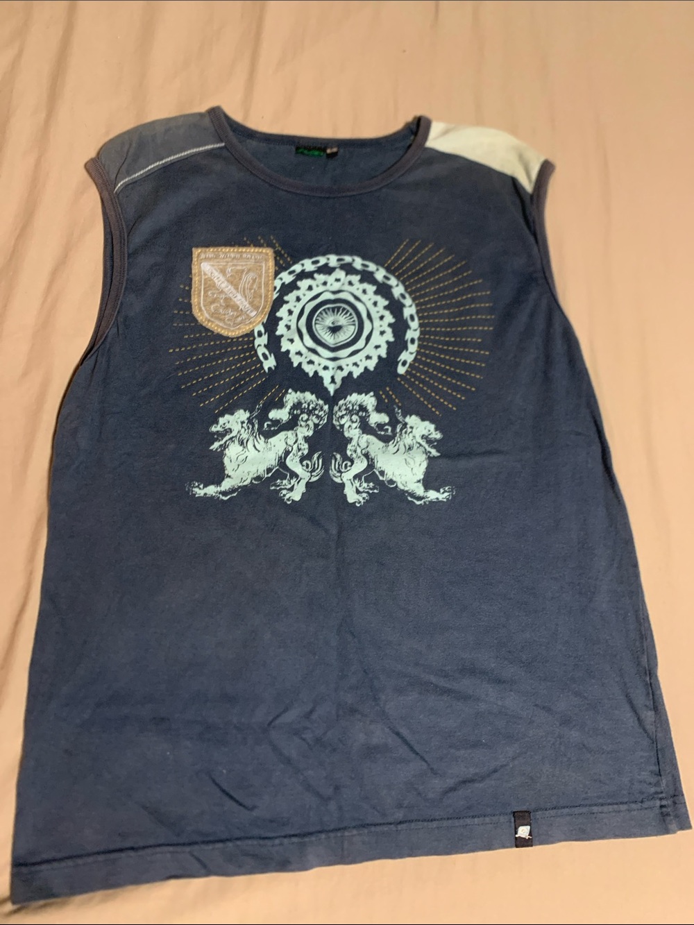 Graphic Lion Crest Sleeveless Tee in Navy and Light Blue